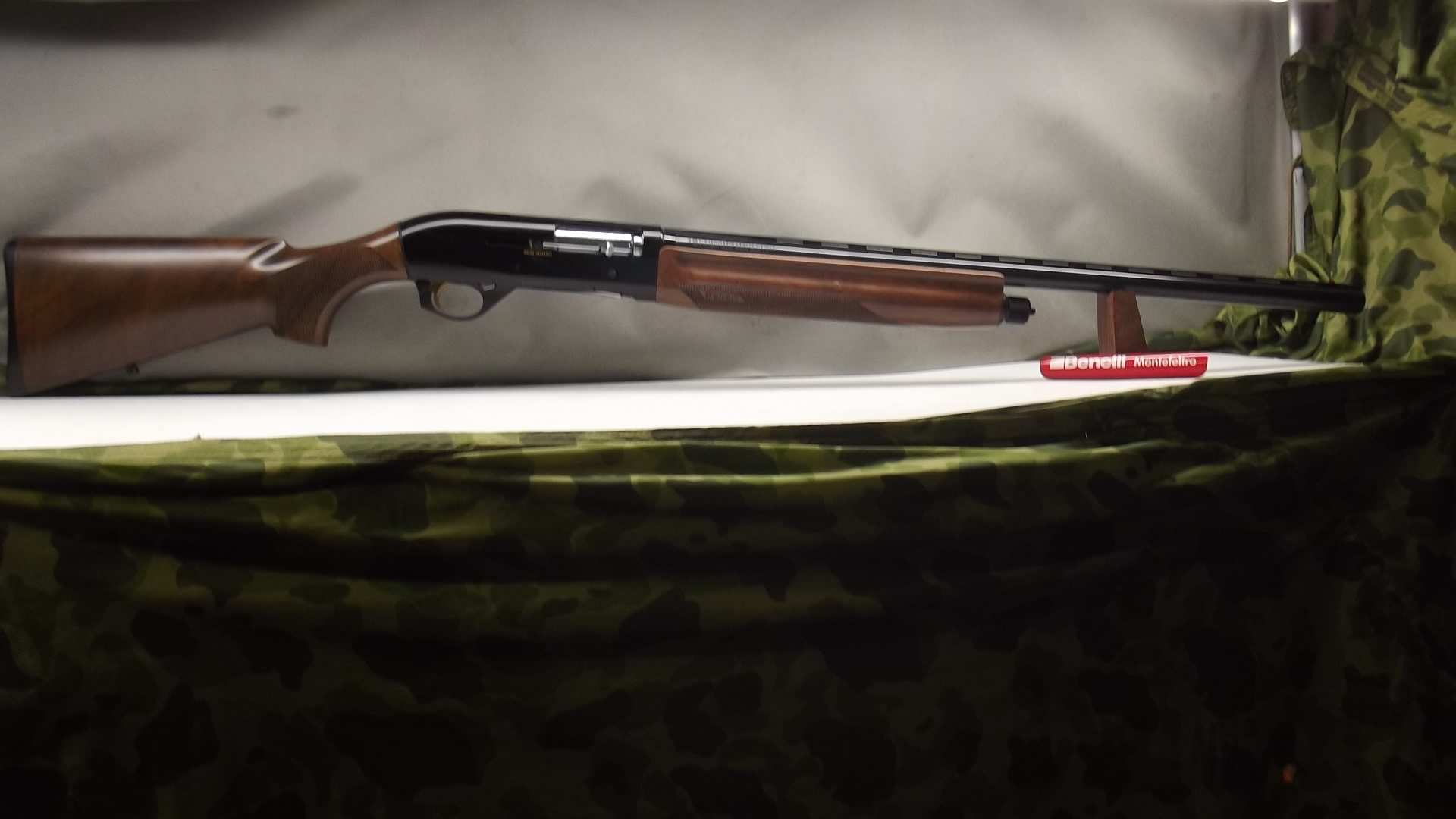 Fusil semi-auto benelli montefeltro bois, cal. 12/76 - Armurerie Chasse et  Tir